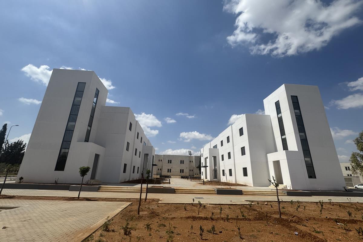20303 Complex housing 18 buildings 